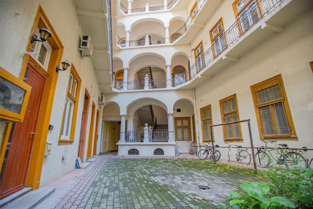 Cute Gallery Flat In Dob Str, Mars Budapest Ngoại thất bức ảnh