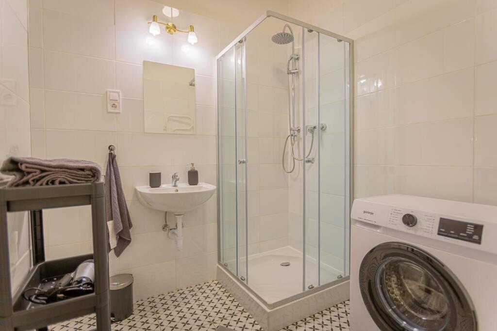 Cute Gallery Flat In Dob Str, Mars Budapest Ngoại thất bức ảnh